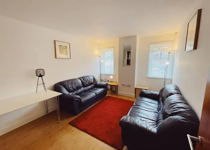1 Bedroom City Centre Apartment - Sleeps 4 Free Parking